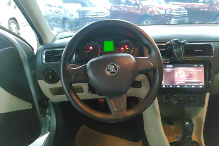 Skoda Rapid 2017 image de voiture #17