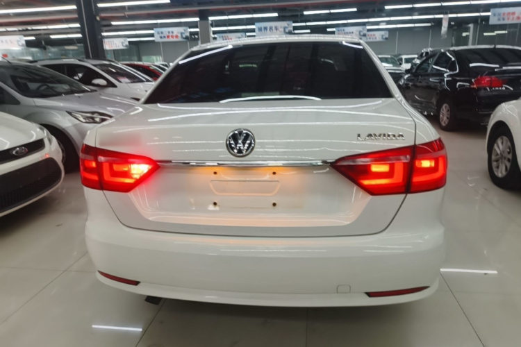 Volkswagen Lavida 2015 car image #4