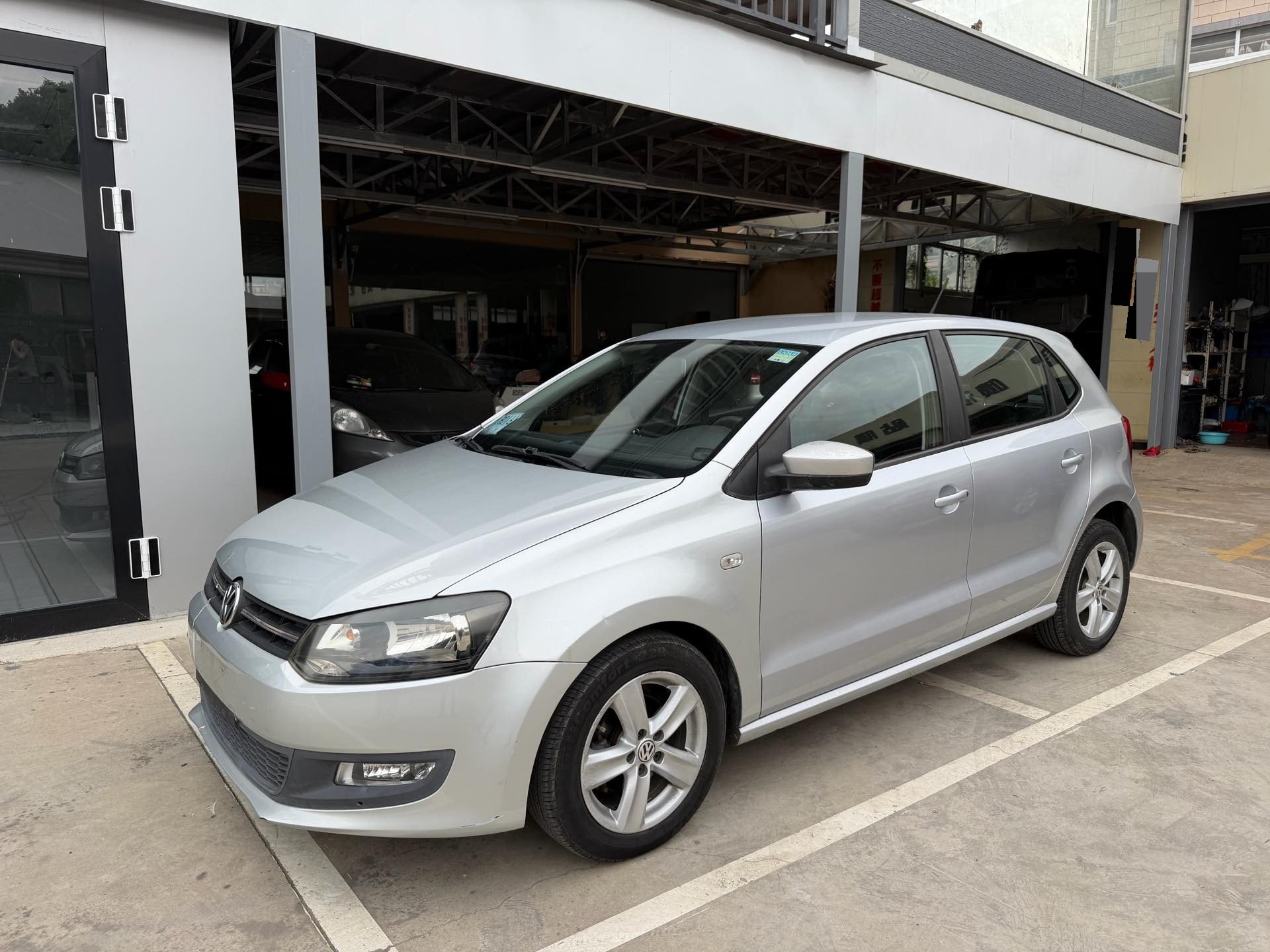 Volkswagen Polo 2011 Volkswagen Polo 2011 car image