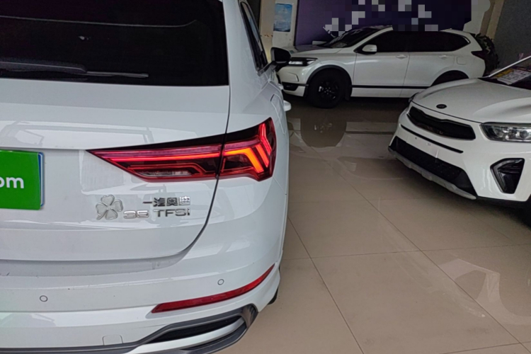 Audi Q3 2019 #8 Audi Q3 2019 car image #8