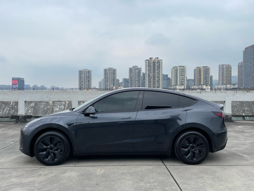 Tesla Model Y 2024 #4 Tesla Model Y 2024 car image #4