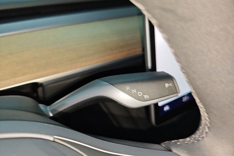 Tesla Model Y 2022 car image #14