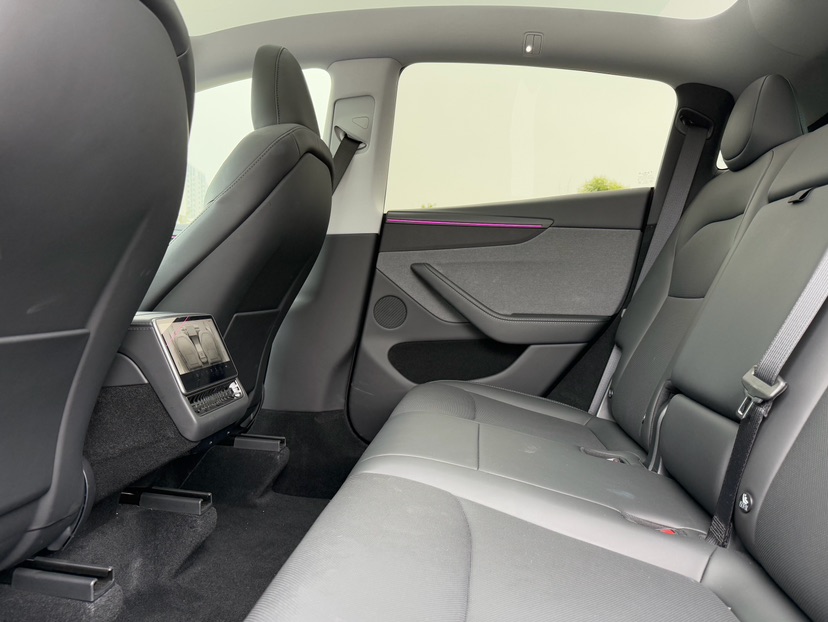 Tesla Model Y 2025 #5 Tesla Model Y 2025 car image #5