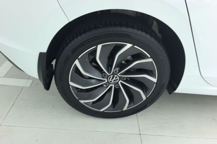 Volkswagen Golf 2021 car image #10