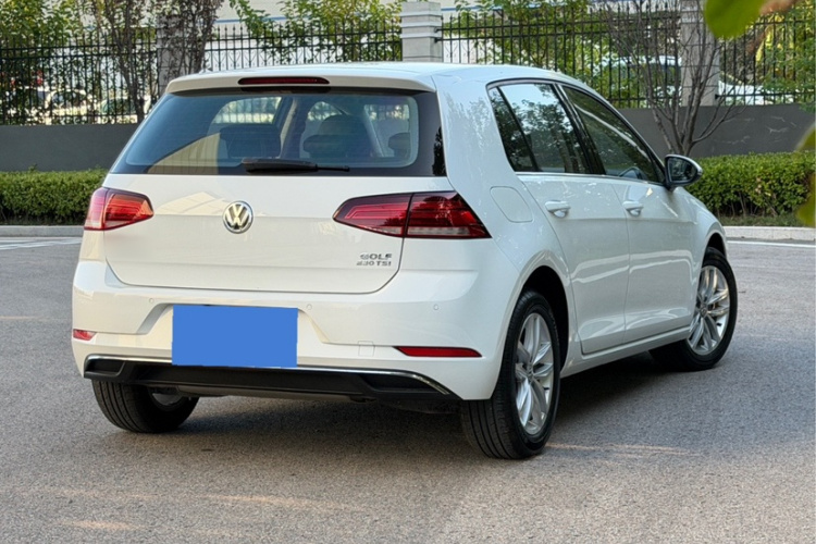 Volkswagen Golf 2018 car image #10