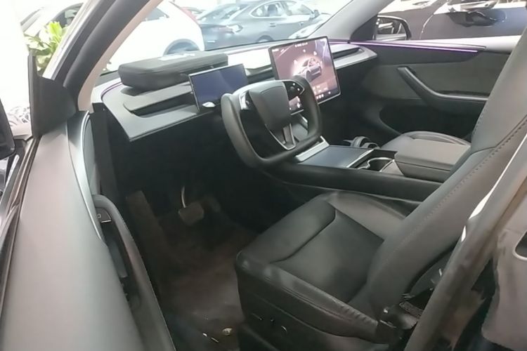 Tesla Model Y 2025 #12 Tesla Model Y 2025 car image #12