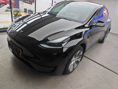 Tesla Model Y 2023 car image 