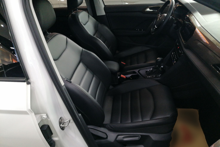 Volkswagen Tharu 2021 immagine di auto #25