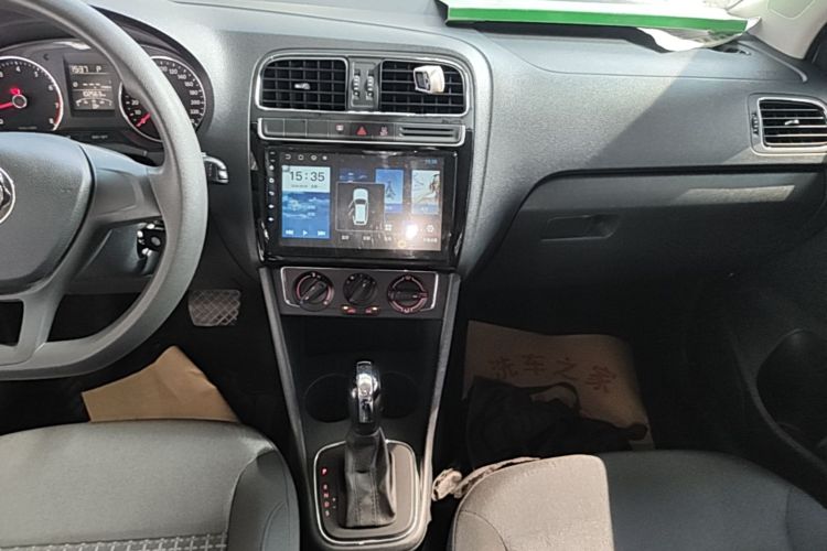 Volkswagen Polo 2016 car image #13