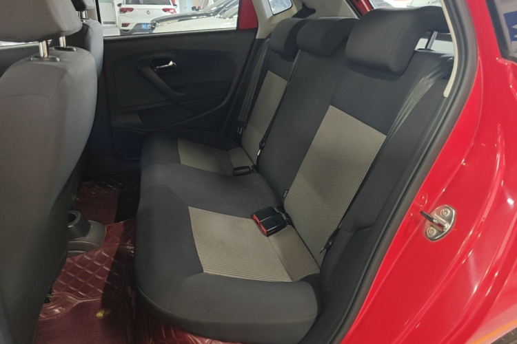 Volkswagen Polo 2018 car image #17