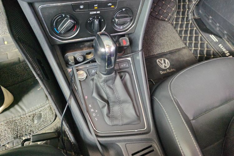Volkswagen Lavida 2017 car image #16