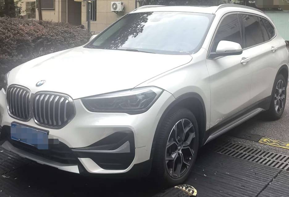 BMW X1 2020 BMW X1 2020 car image