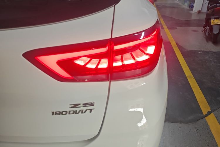 MG ZS 2023 car image #8