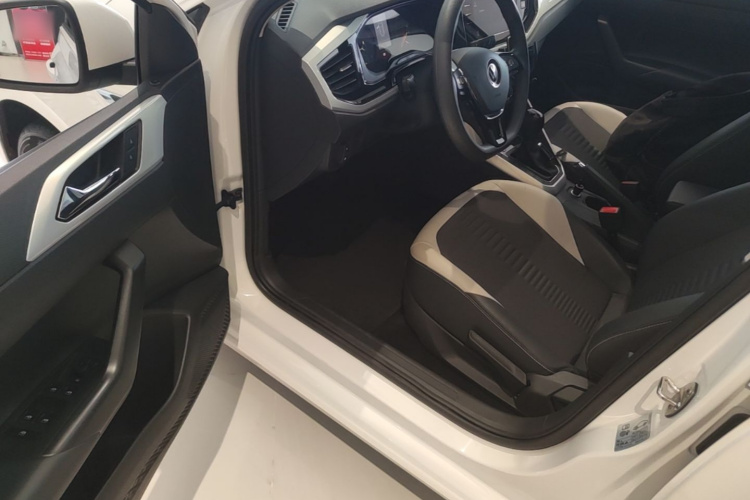 Volkswagen Polo 2022 car image #18