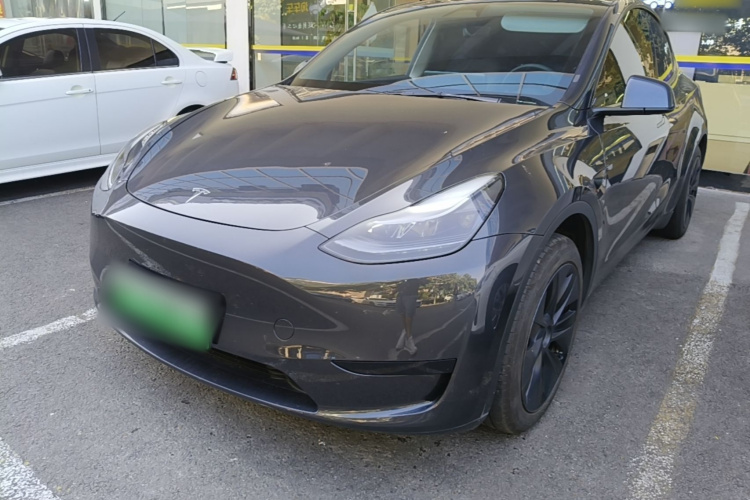 Tesla Model Y 2024 car image #2