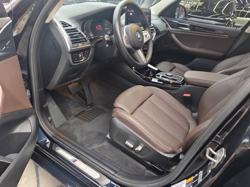 BMW iX3 2023 car image #2
