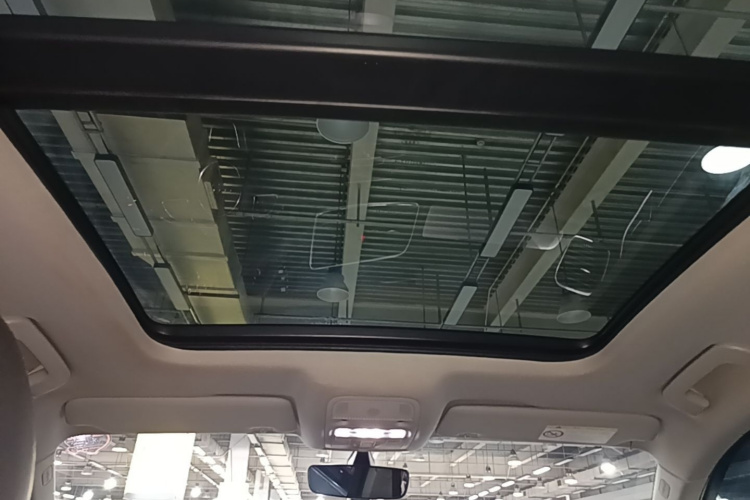 Audi Q3 2016 car image #18