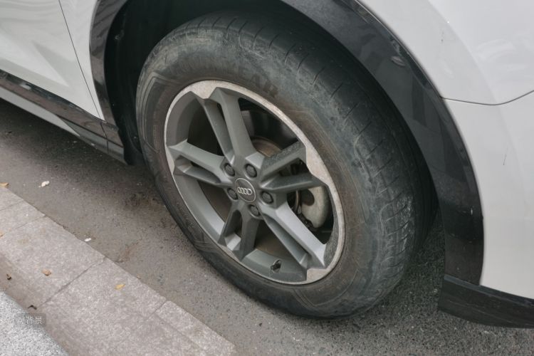 Audi Q3 2021 car image #9