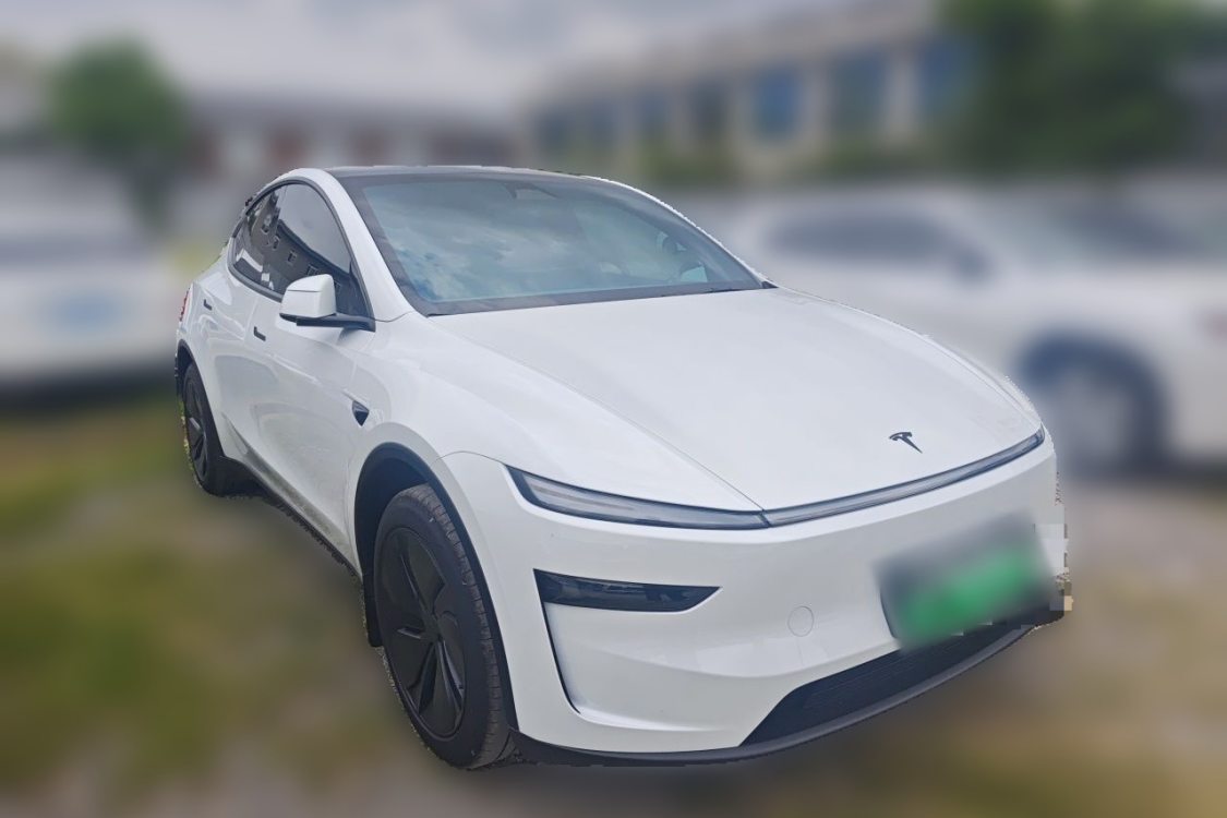 Tesla Model Y 2026 #2 Tesla Model Y 2026 car image #2