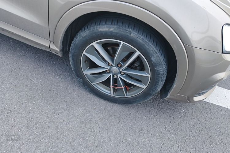 Audi Q3 2017 car image #9