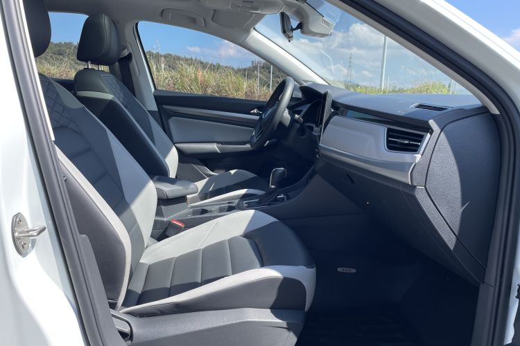 Volkswagen Bora 2023 imagen de coche #13
