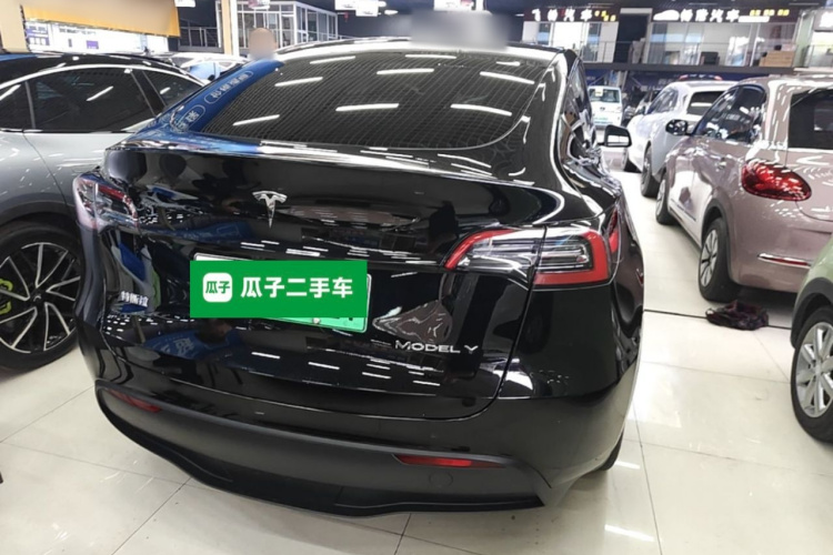 Tesla Model Y 2024 #6 Tesla Model Y 2024 car image #6