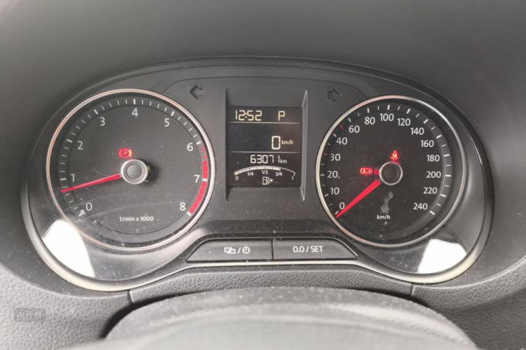 Volkswagen Polo 2015 #13 Volkswagen Polo 2015 car image #13