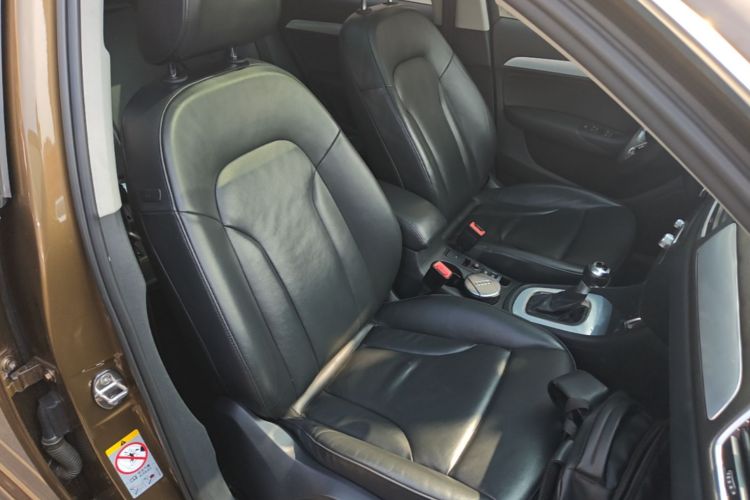 Audi Q3 2015 car image #24