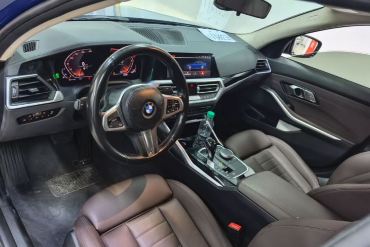 BMW 3 Series 2020 car image #10