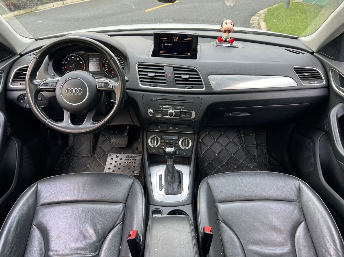 Audi Q3 2015 car image #12