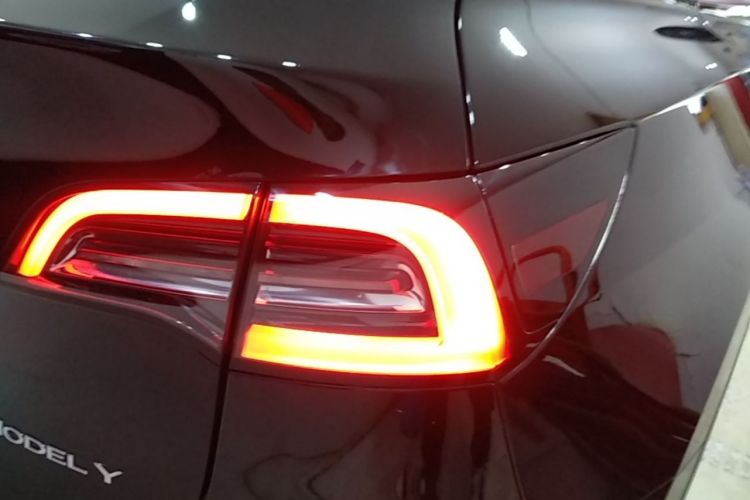Tesla Model Y 2024 car image #8