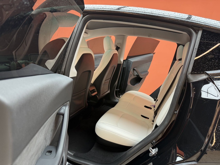 Tesla Model Y 2024 #9 Tesla Model Y 2024 car image #9
