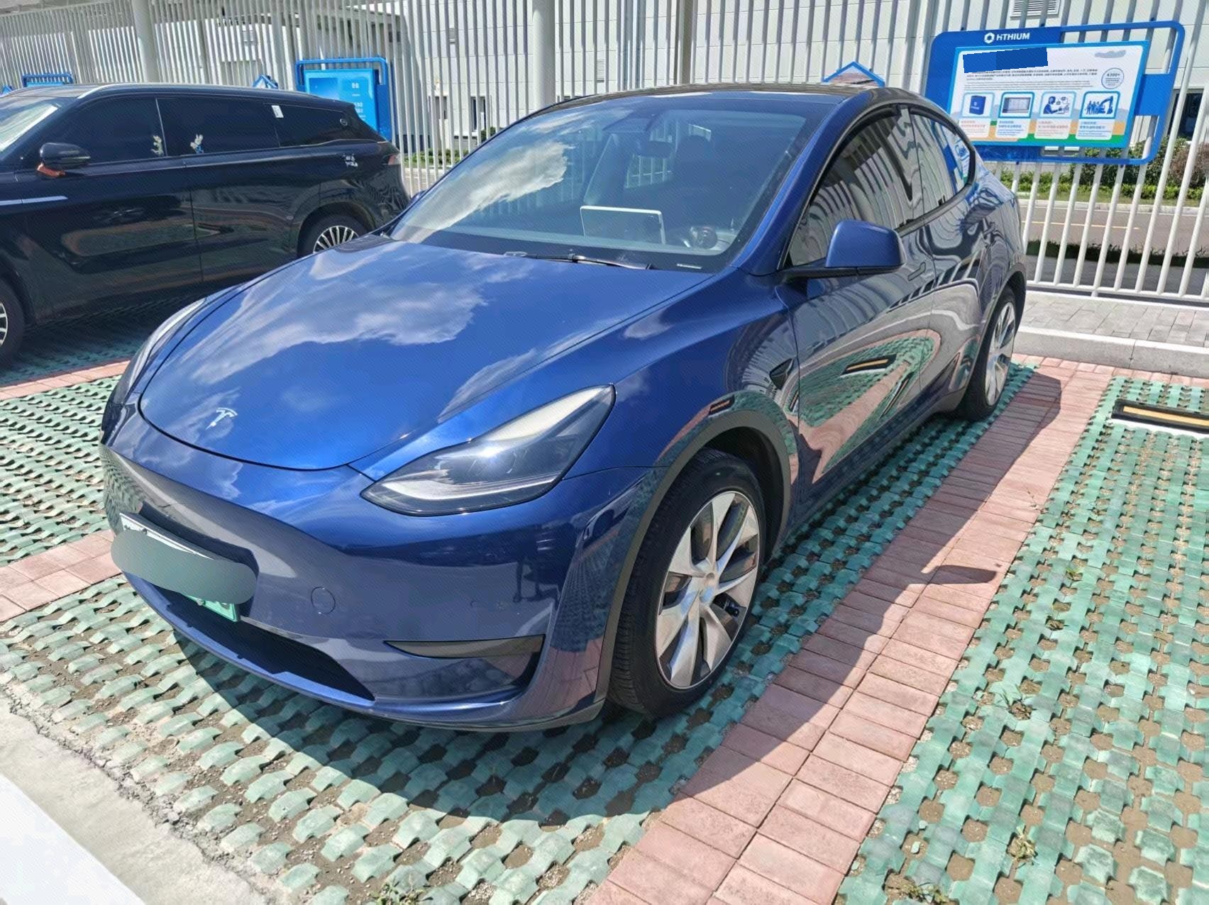 Tesla Model Y 2023 car image 