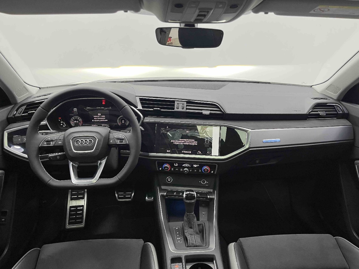 Audi Q3 2023 car image #3
