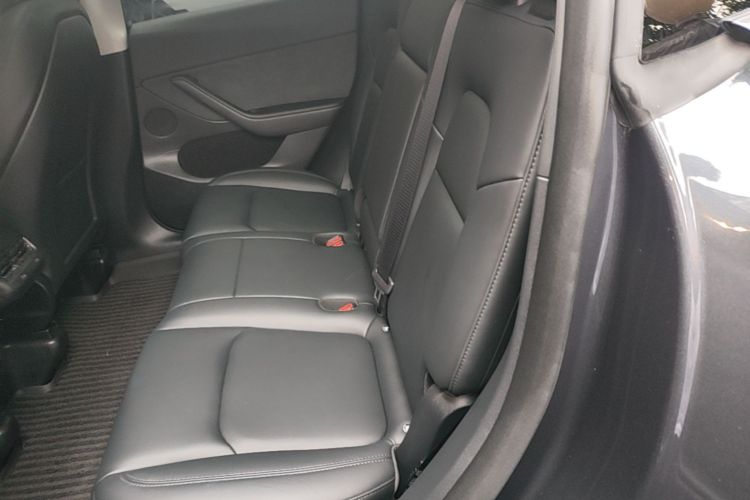 Tesla Model Y 2025 car image #13