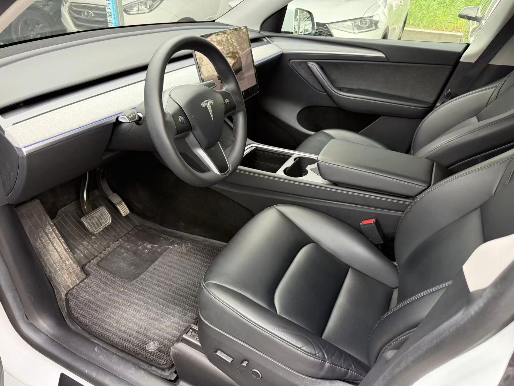 Tesla Model Y 2024 #4 Tesla Model Y 2024 car image #4