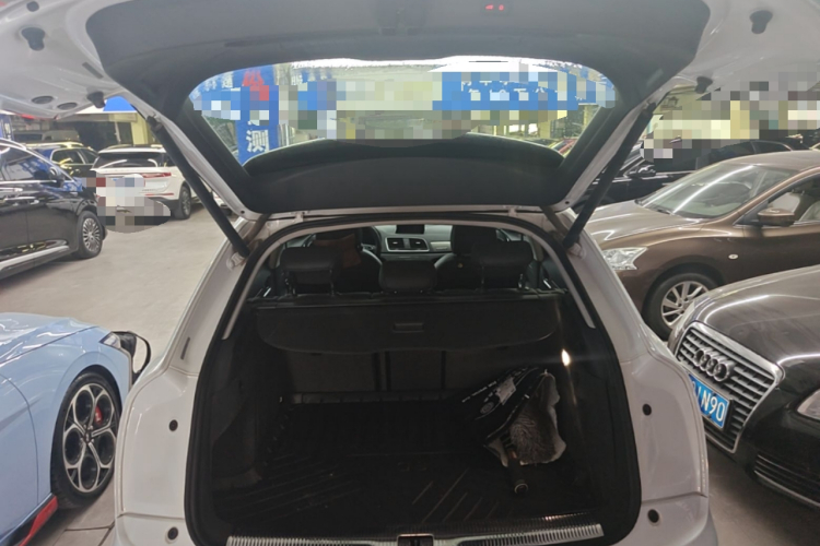 Audi Q3 2017 car image #21
