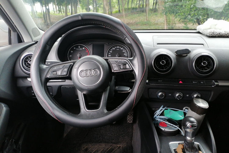 Audi A3 2018 car image #12
