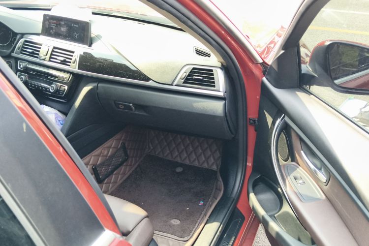 BMW 3 Series 2019 car image #27