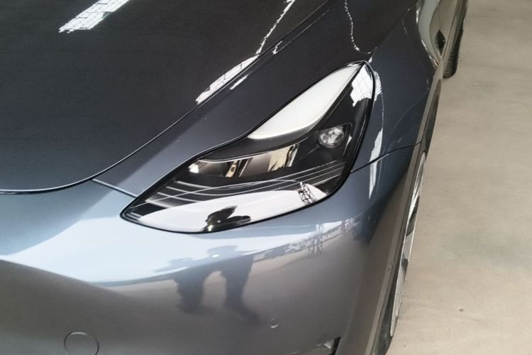 Tesla Model Y 2021 car image #23