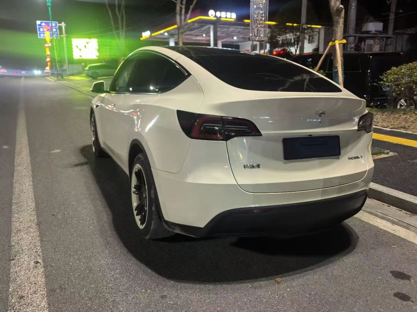 Tesla Model Y 2022 car image #3