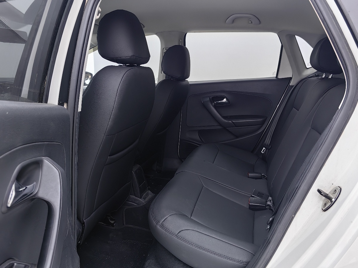 Volkswagen Polo 2014 car image #6