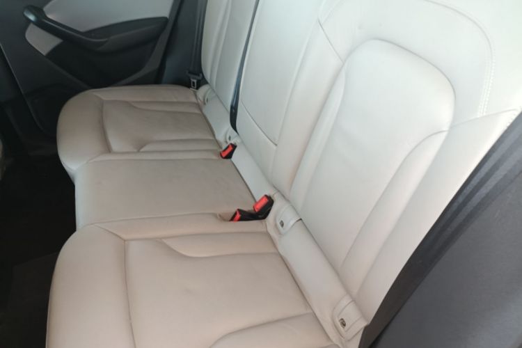 Audi Q3 2016 car image #17