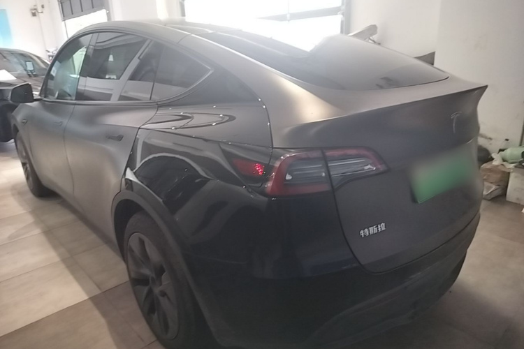 Tesla Model Y 2023 #5 Tesla Model Y 2023 car image #5