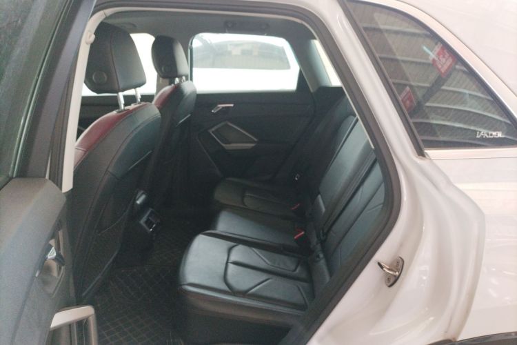 Audi Q3 2020 car image #17