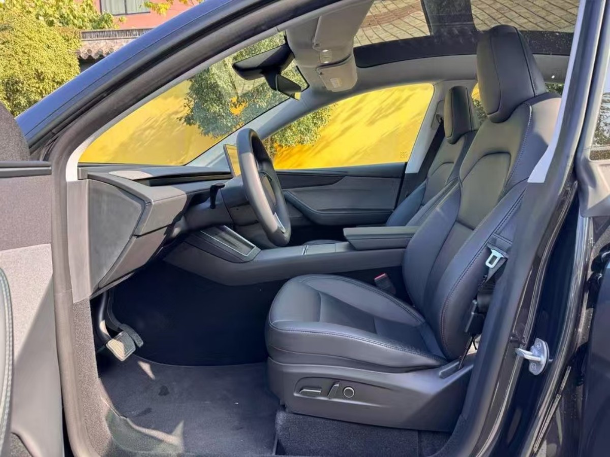 Tesla Model Y 2026 car image #5