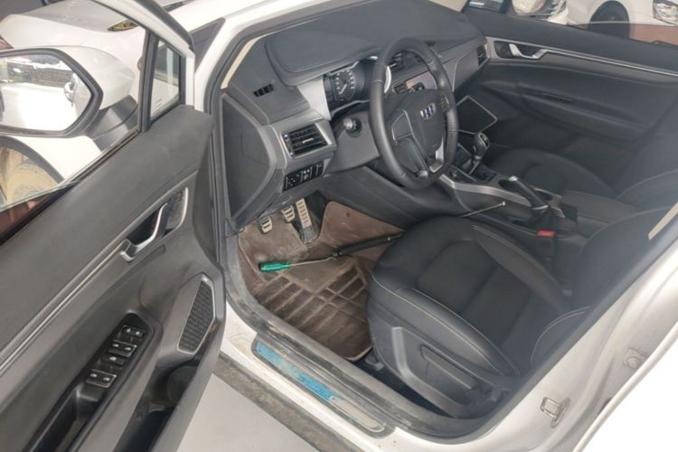 GEELY Emgrand GS 2017 car image #16