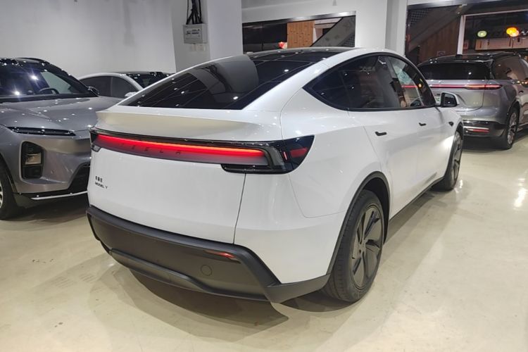 Tesla Model Y 2026 car image #7