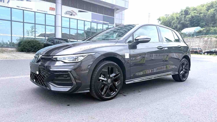Volkswagen Golf 2026 car image 