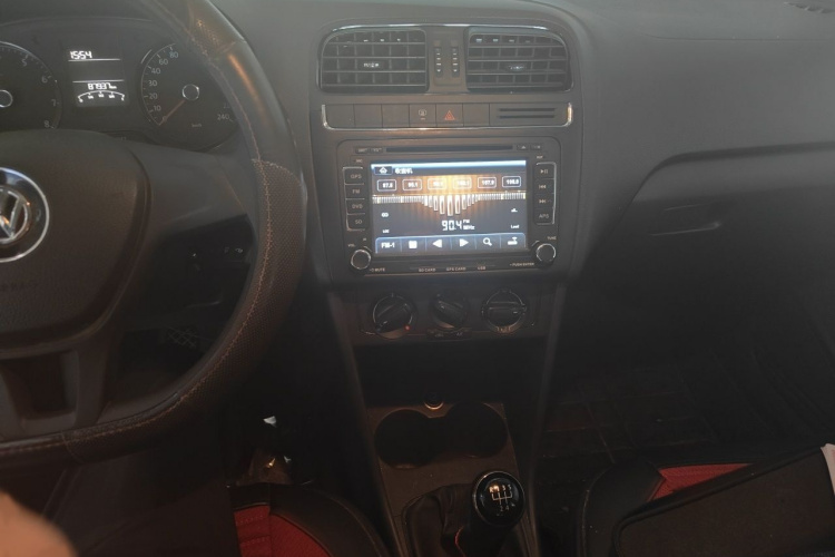 Volkswagen Polo 2014 car image #17